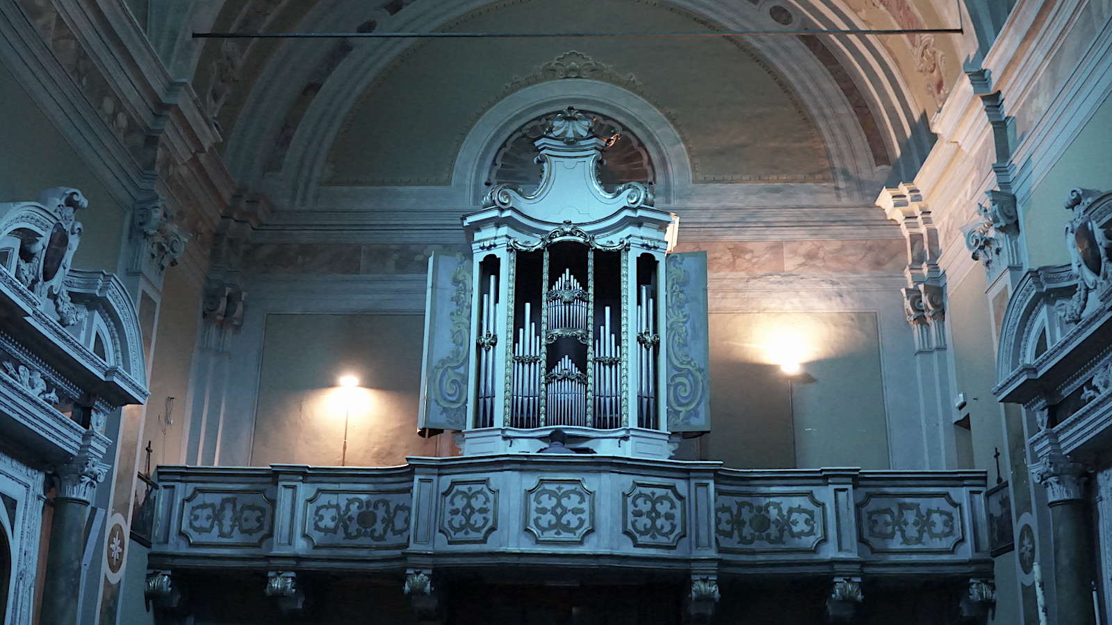 Organo settecentesco di Giovanni Paolo Micheli nella chiesa di Sant'Andrea